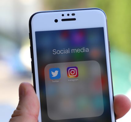 Oferty pracy w social mediach