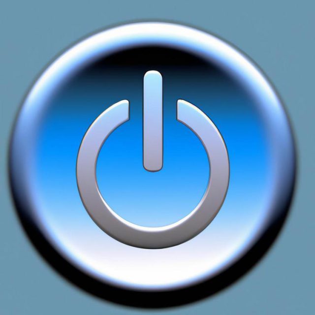 Gdzie jest przycisk reset w komputerze stacjonarnym?