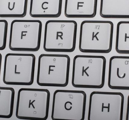 Jak zresetować laptop i kiedy jest to konieczne?